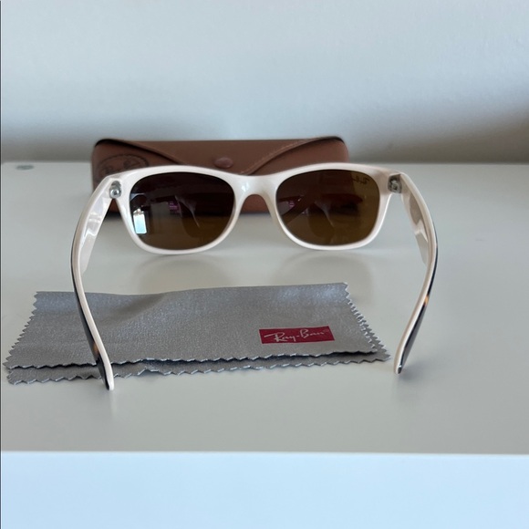 Ray-Ban Tortoise Sunglasses with Brown Case - Picture 5 of 8